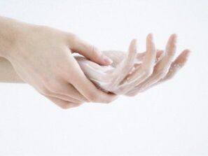 eskuko azala gaztetzea etxean